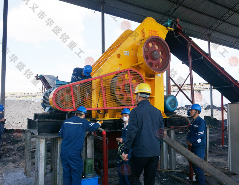 磚廠雙級(jí)無(wú)篩底粉碎機(jī)